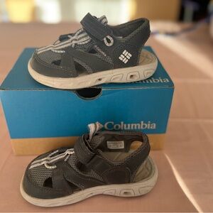 Columbia Gray Sandals with Adjustable Straps and Quick-Dry Material